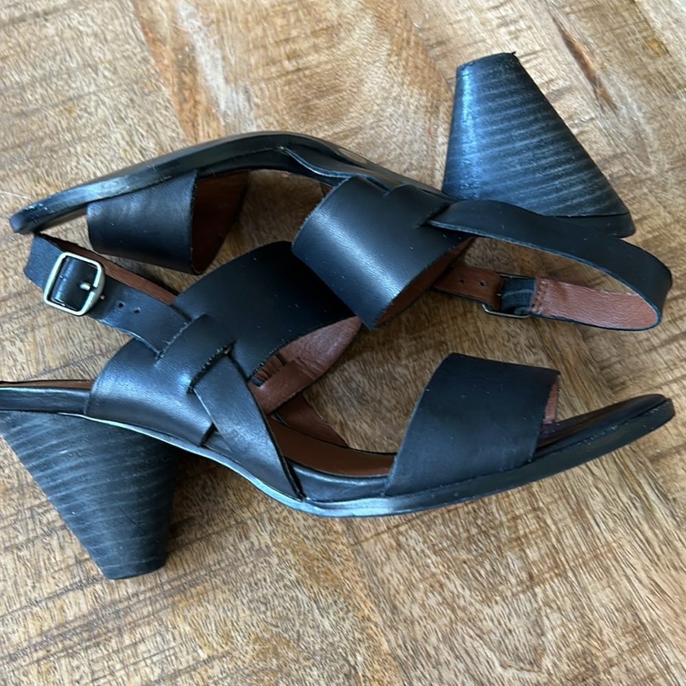 Black Leather Lucky Brand Sandals - Picture 3 of 5
